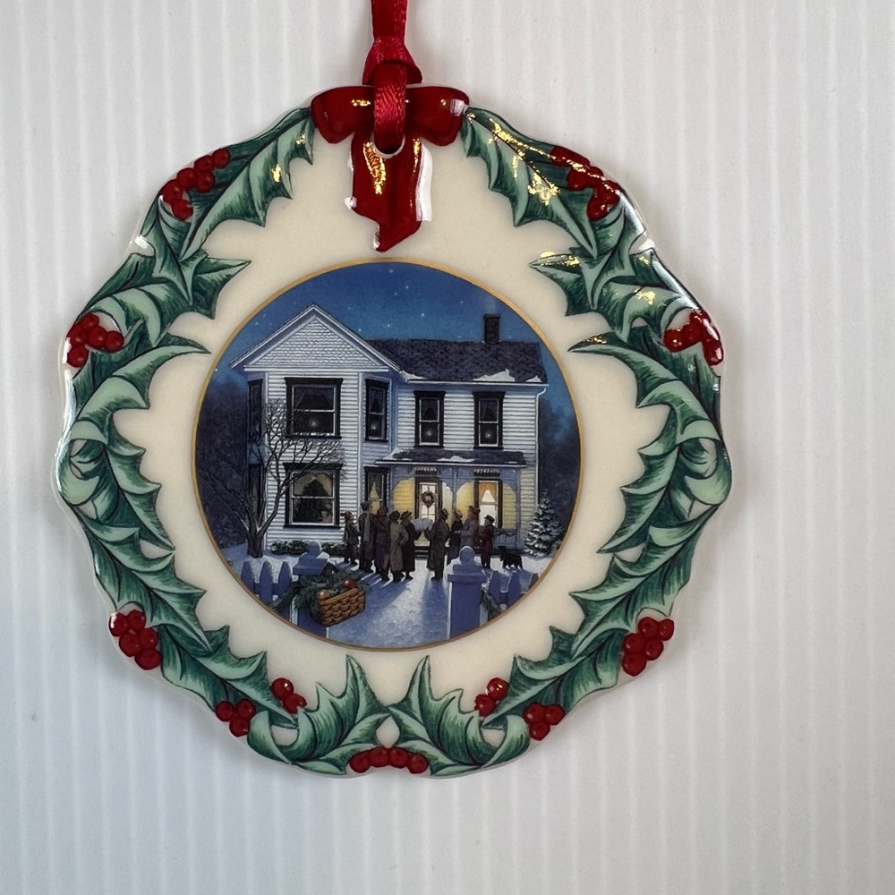 Longaberger Collectors Club 1997 Ornament “Caroling in Dresden”